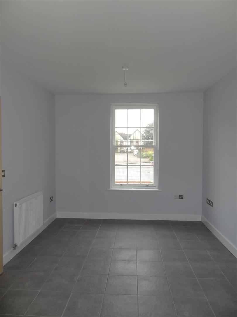 34 Rowland Court, Shrewsbury, SY2 6FP Let Agreed